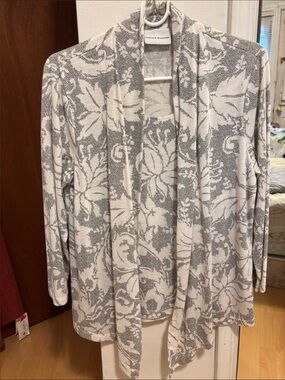 Alfred Dunner Gray & White Floral Open Drape Cardigan
